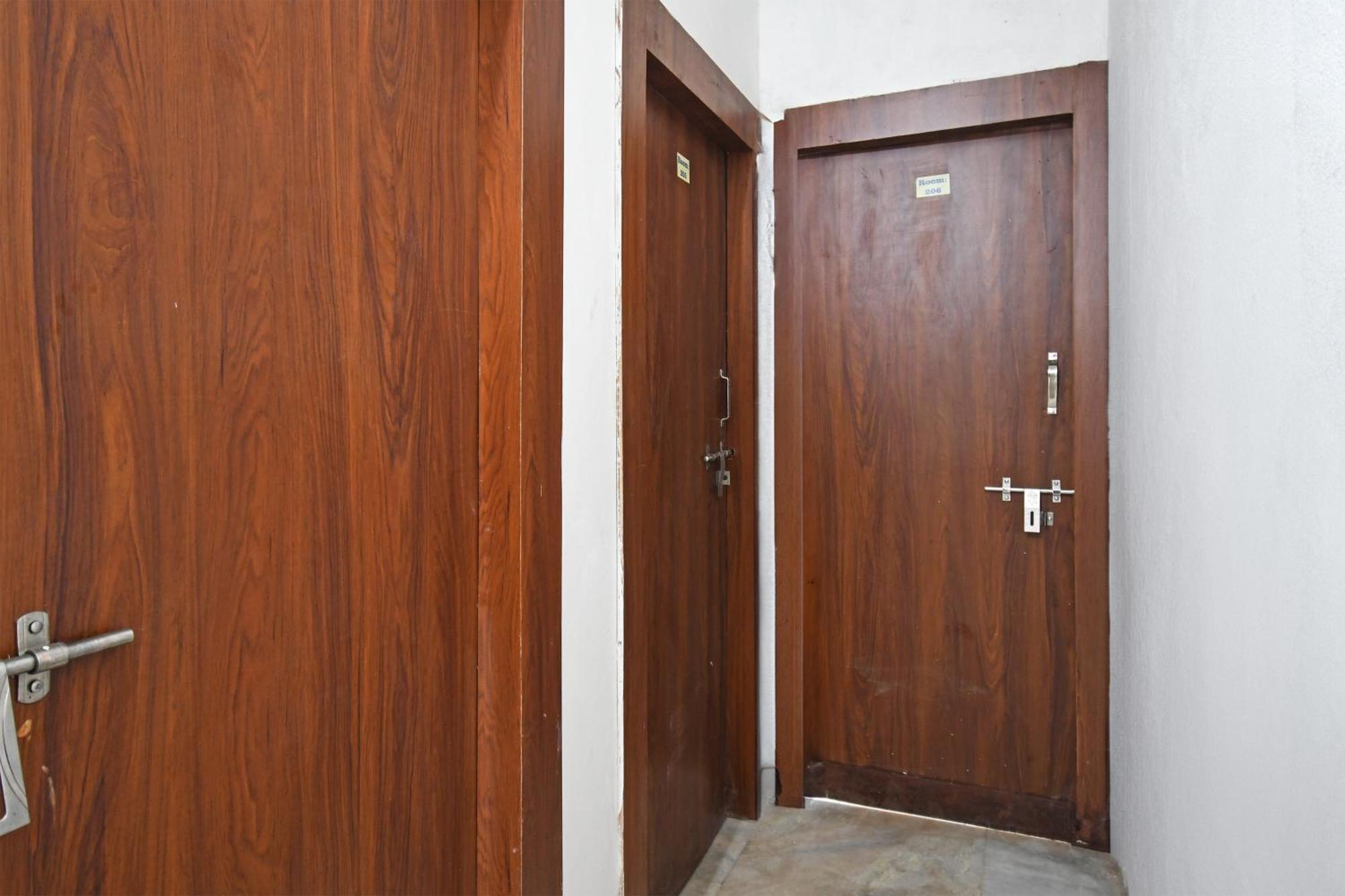 Oyo Hotel Chinar Park โกลกาตา ภายนอก รูปภาพ
