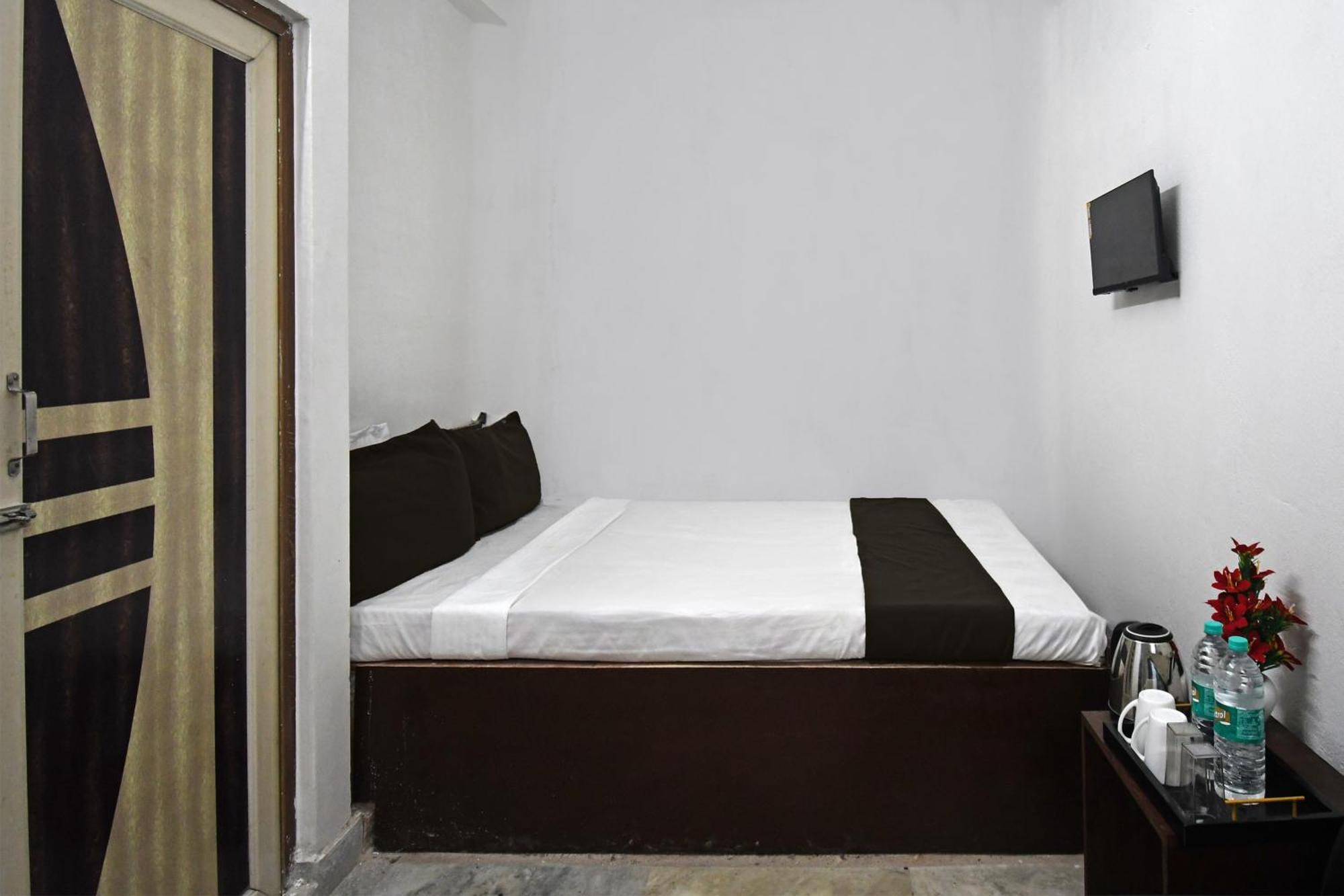 Oyo Hotel Chinar Park โกลกาตา ภายนอก รูปภาพ