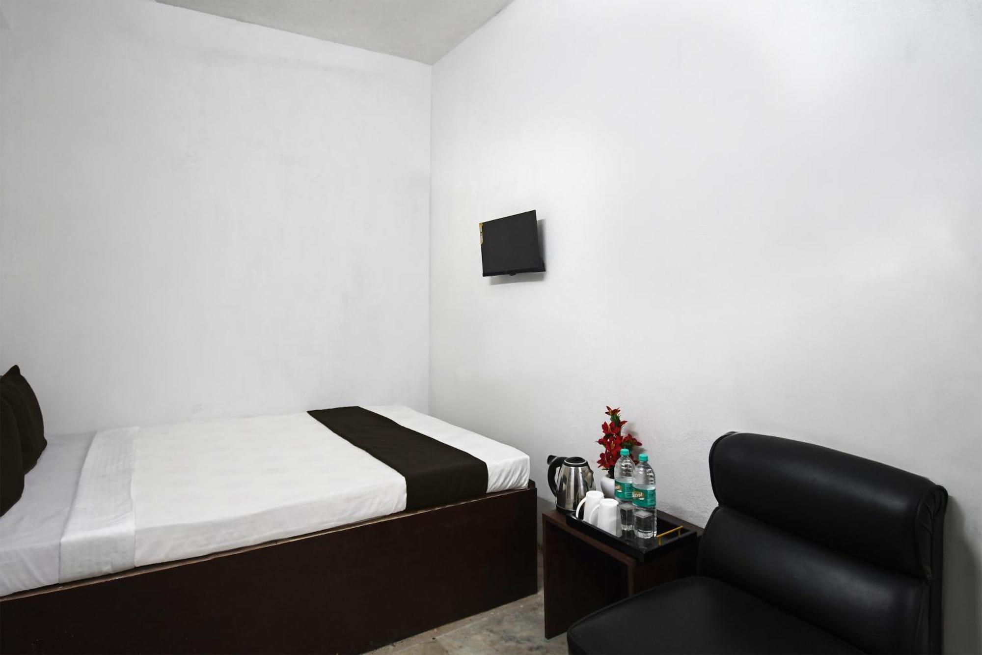 Oyo Hotel Chinar Park โกลกาตา ภายนอก รูปภาพ